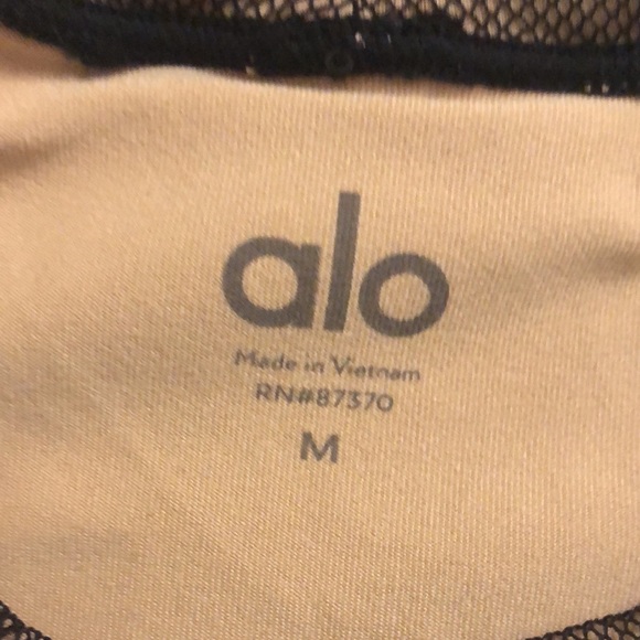 Alo yoga mesh crop top size M - Picture 3 of 4